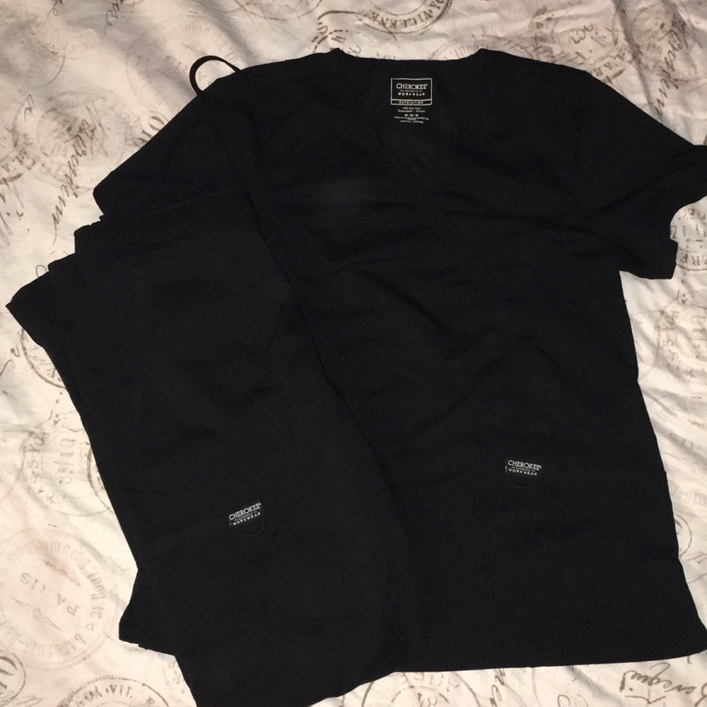 Cherokee scrub set size medium